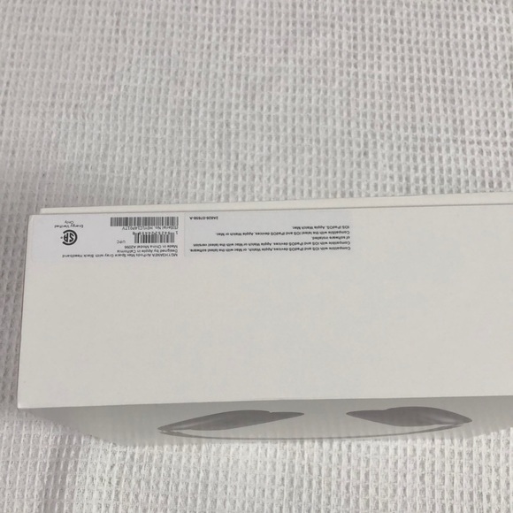 Apple Airpods Pro Max Headphones - Picture 4 of 8